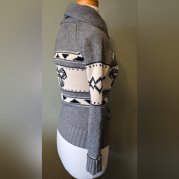 Aritzia TNA 100% Wool Cowichan Style Sweater - Picture 3 of 7